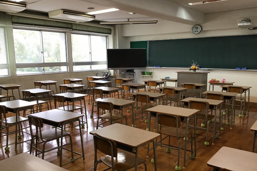 授業中うるさい小学生への適切な指導法